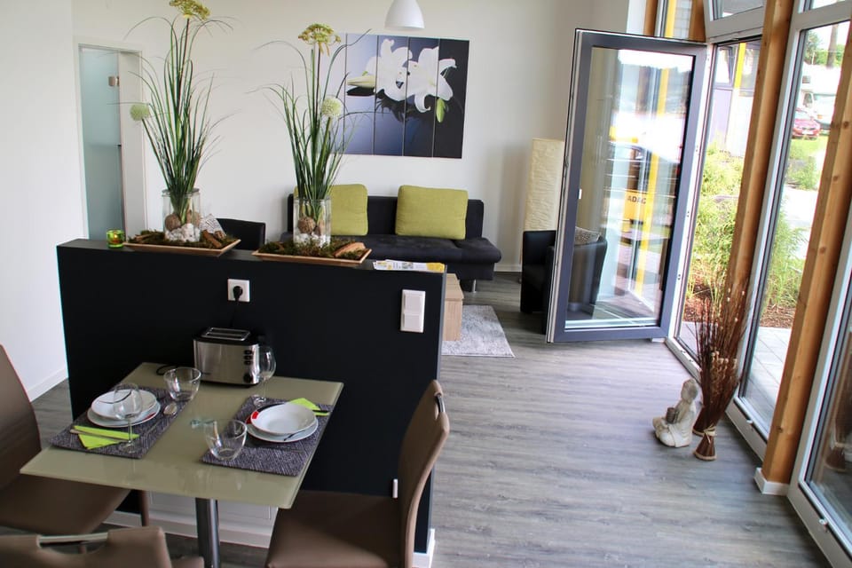 Living room, Photo of the whole room, Decorative detail, Dining area