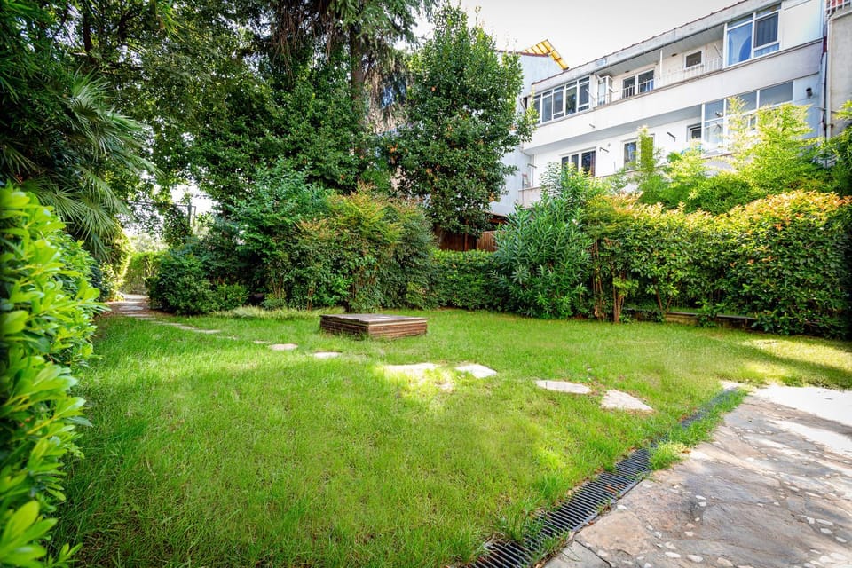 Day, Garden