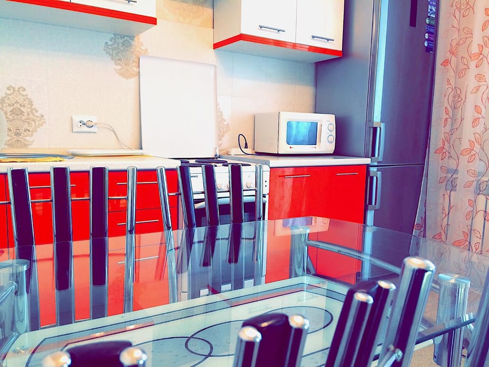 BBQ facilities, Coffee/tea facilities, Balcony/Terrace, Kitchen or kitchenette, Decorative detail, Dining area, children, young children, older children, group of guests, Family