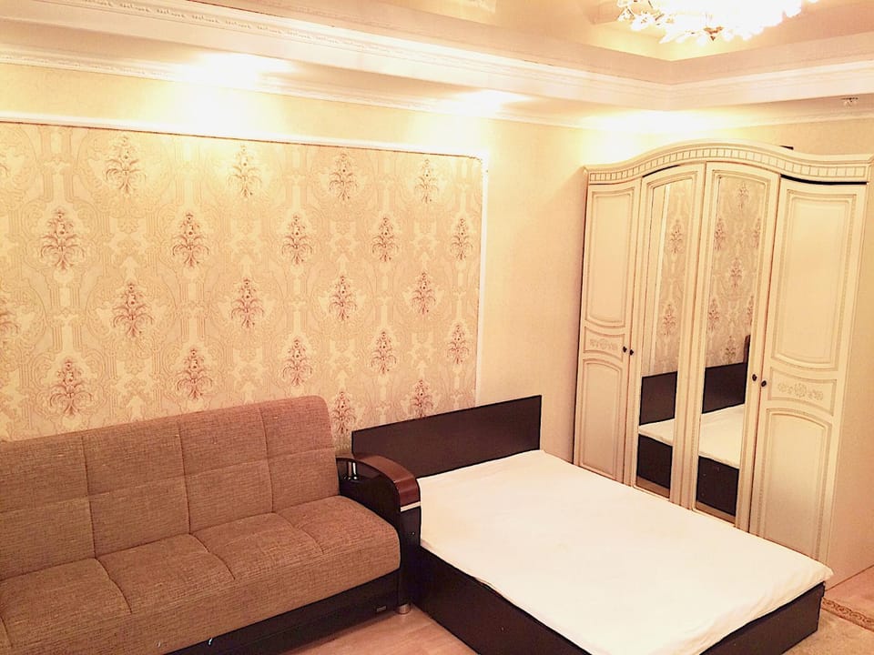 Bed, TV and multimedia, Living room, Decorative detail, Seating area