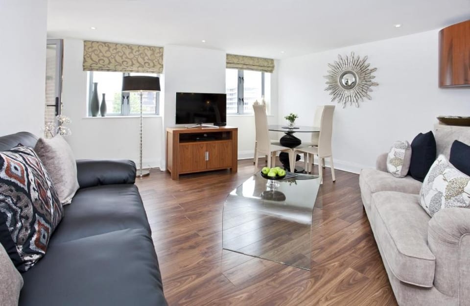 TV and multimedia, Living room, Seating area, minibar