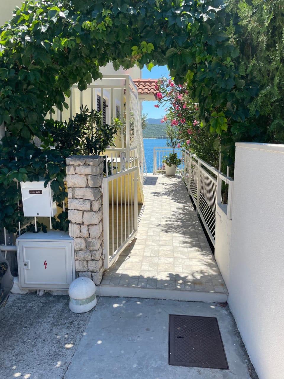 Property building, Facade/entrance