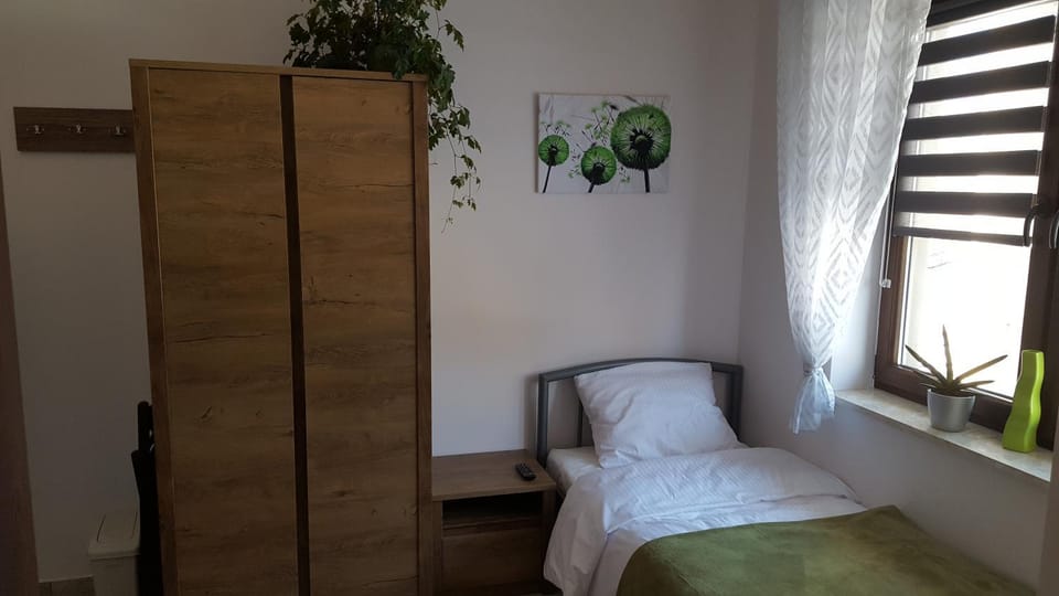 Shower, Toilet, BBQ facilities, Garden, Garden, Bathroom, TV and multimedia, Coffee/tea facilities, Balcony/Terrace, Balcony/Terrace, Kitchen or kitchenette, Pets