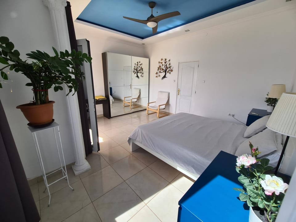 Bed, Photo of the whole room, Bedroom, fireplace
