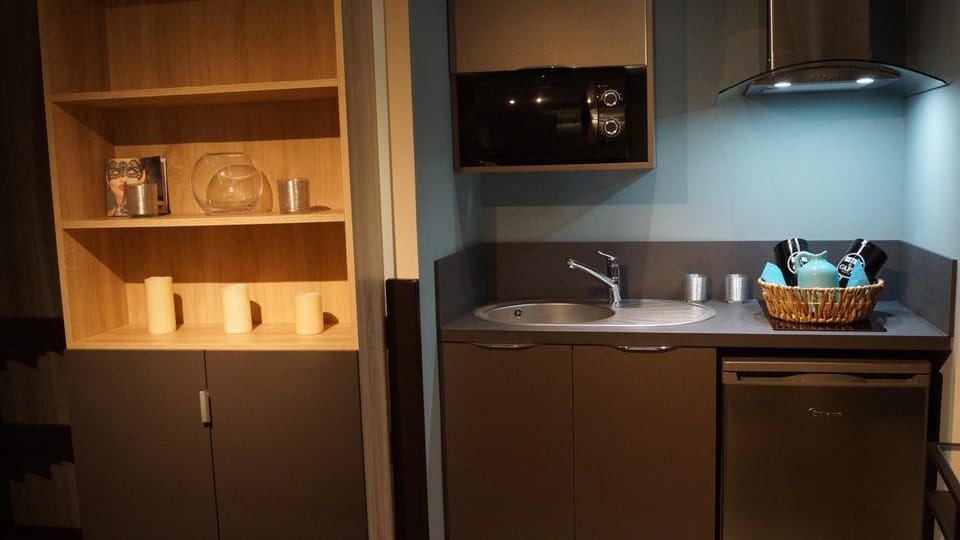 Kitchen or kitchenette