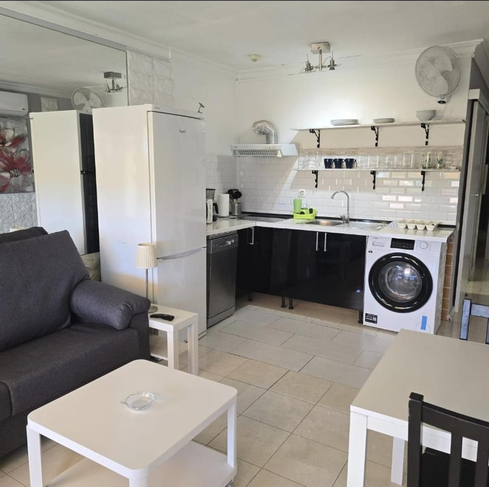 Kitchen or kitchenette, Living room