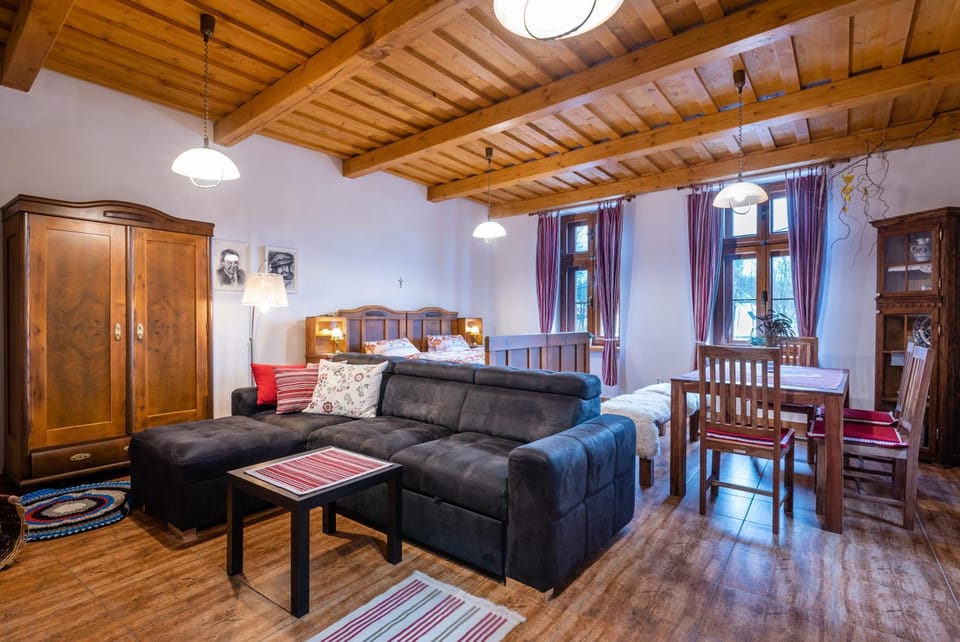 Living room, Other, Decorative detail, Seating area, City view, Mountain view, Street view