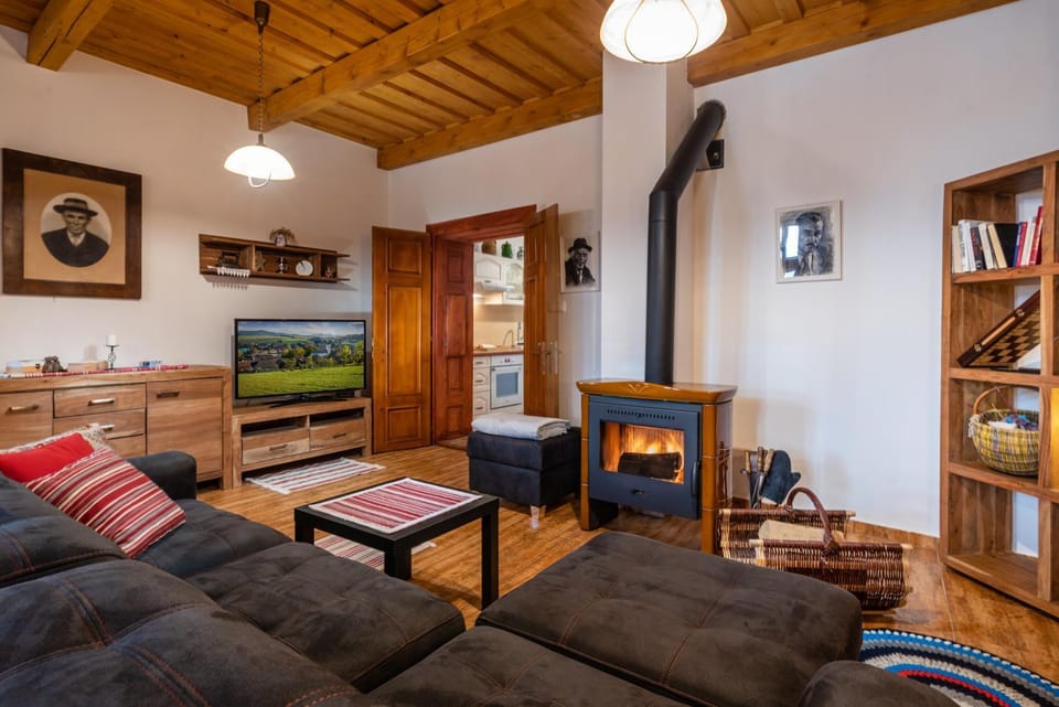 Living room, Decorative detail, Seating area, City view, Mountain view, Street view