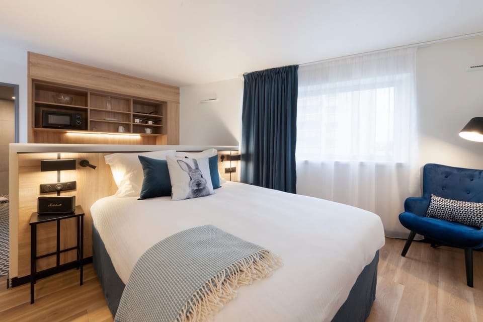 Bed, Photo of the whole room