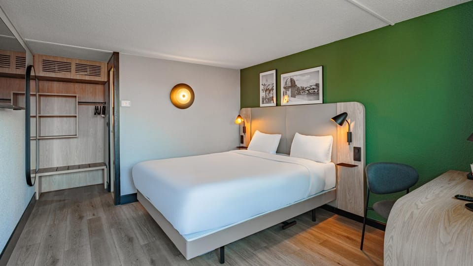 Bed, Photo of the whole room, Bedroom, wardrobe