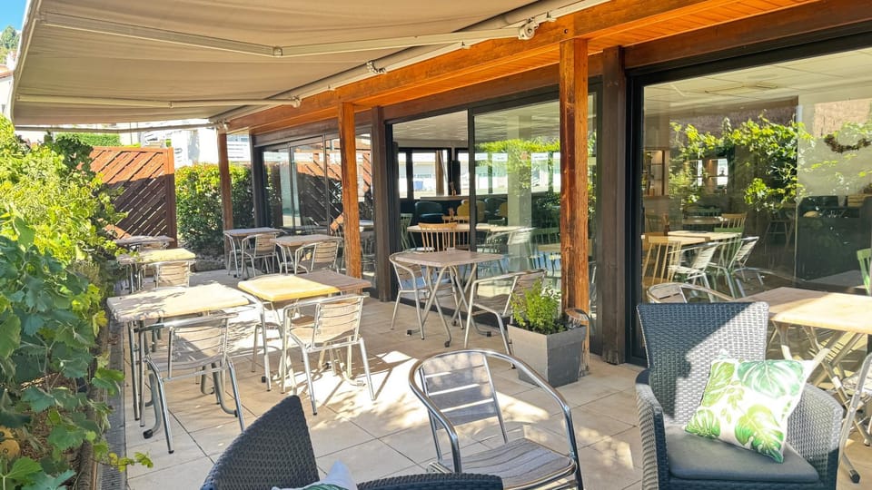 Spring, Balcony/Terrace, Food and drinks, Seating area