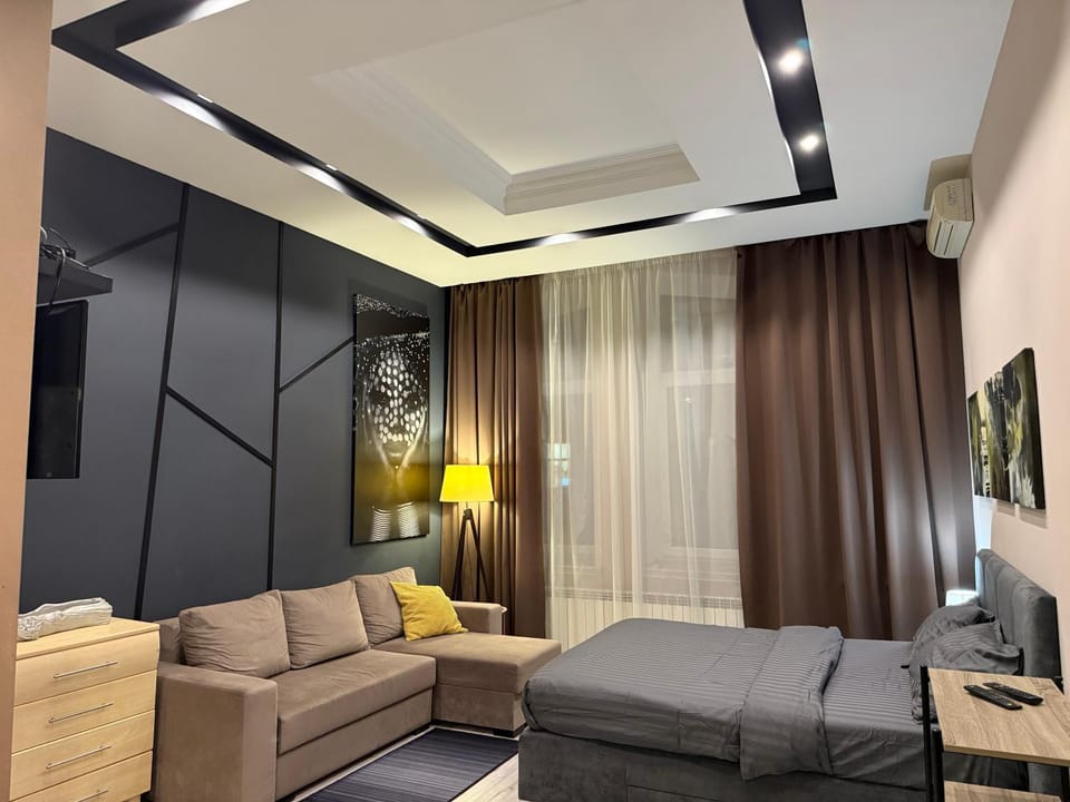Photo of the whole room, Seating area, Bedroom