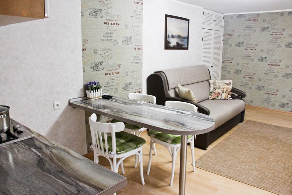 Kitchen or kitchenette, Seating area
