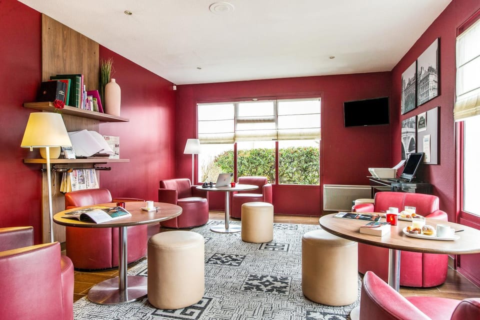 Communal lounge/ TV room
