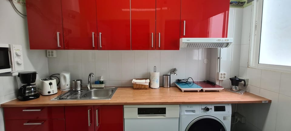 Coffee/tea facilities, Kitchen or kitchenette, minibar, stove, toaster