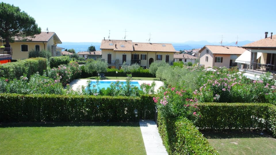 Garden view, Lake view, Pool view