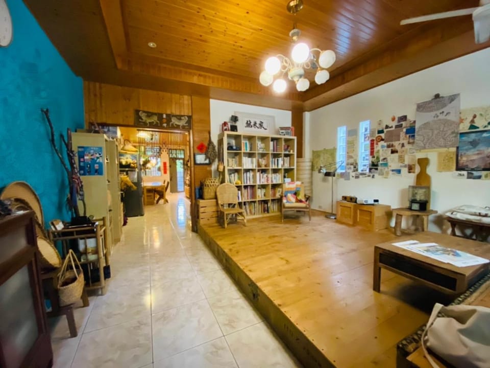 Communal lounge/ TV room, Living room, Seating area