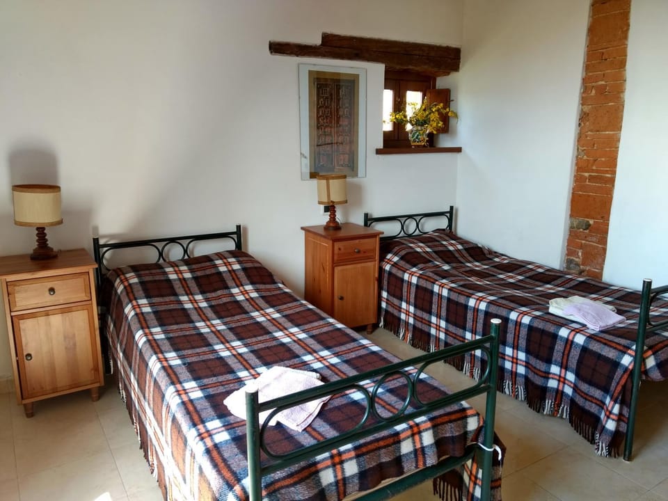 Bed, Day, Photo of the whole room, Bedroom
