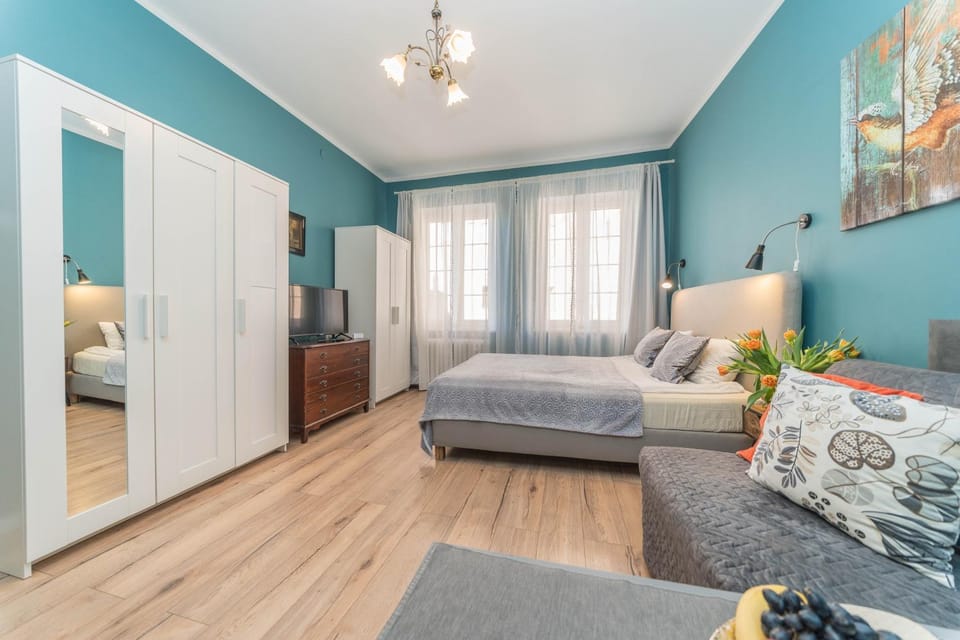 Bed, TV and multimedia, Bedroom, wardrobe