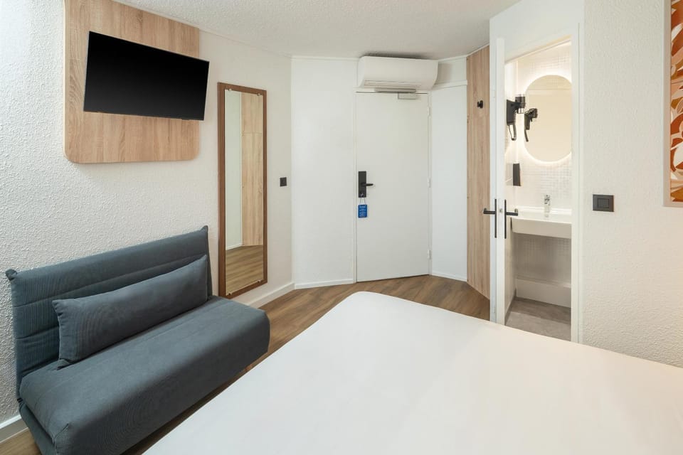 Bathroom, Bedroom, hair dryier