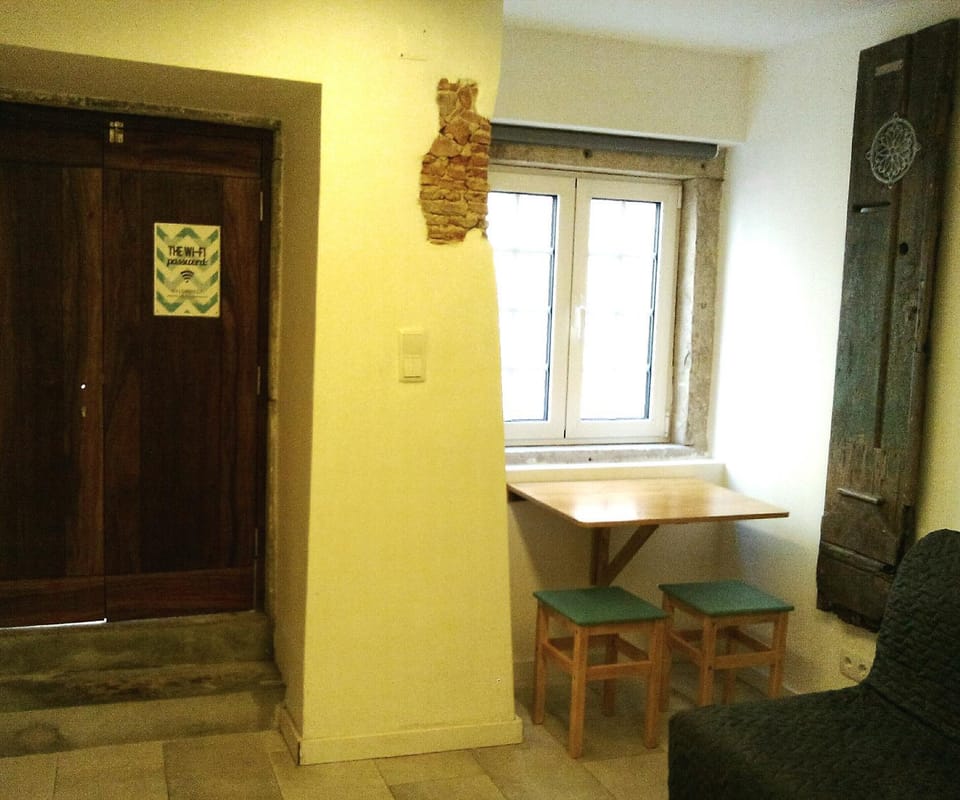 Cosy Studio Santa Catarina Apartment in Lisbon