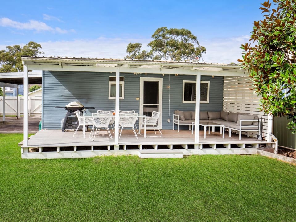 Hayes Beach House I Award Winner I 4 Mins to Beach House in Callala Bay