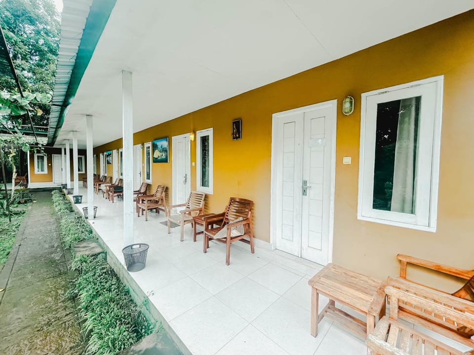Property building, Patio, Day, View (from property/room), Balcony/Terrace, Garden view
