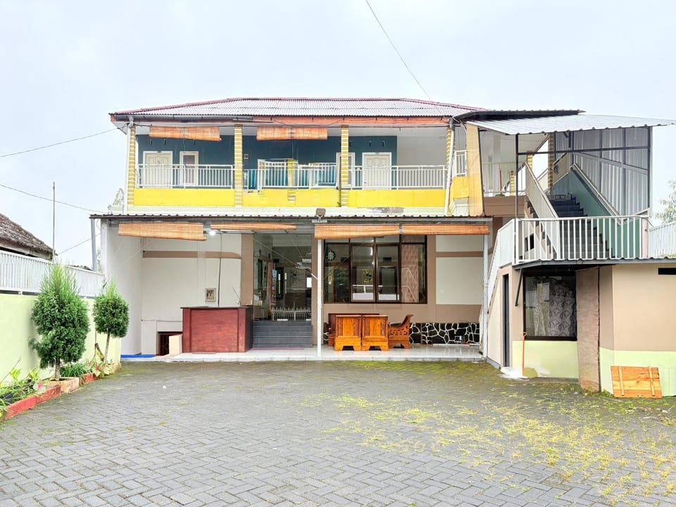 Facade/entrance
