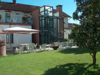 Property building, Day, Garden