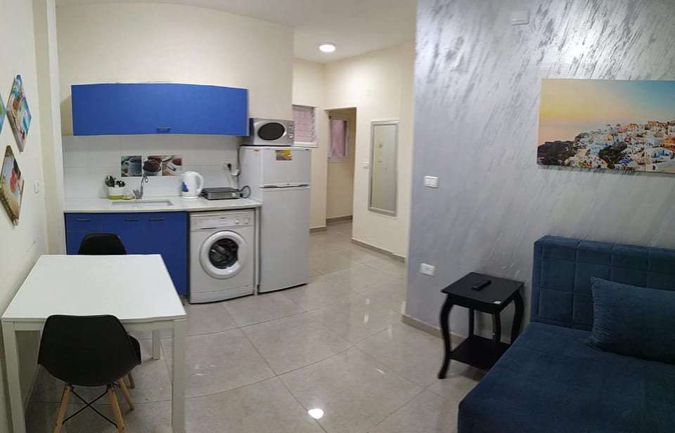 Kitchen or kitchenette, Seating area, Dining area, On site