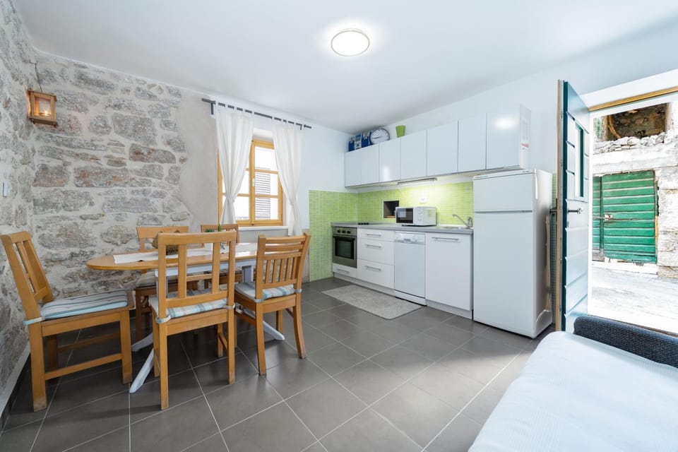 Dining area, dishwasher, kitchen
