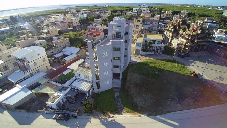 Property building, Nearby landmark, Neighbourhood, Natural landscape, Bird's eye view