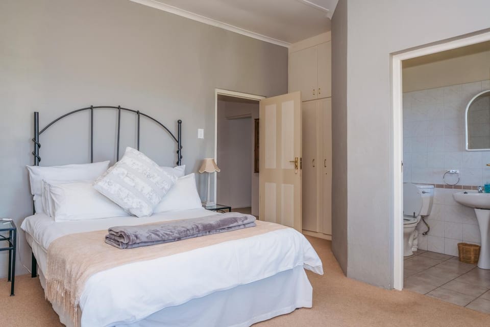 Bed, Bathroom, Bedroom