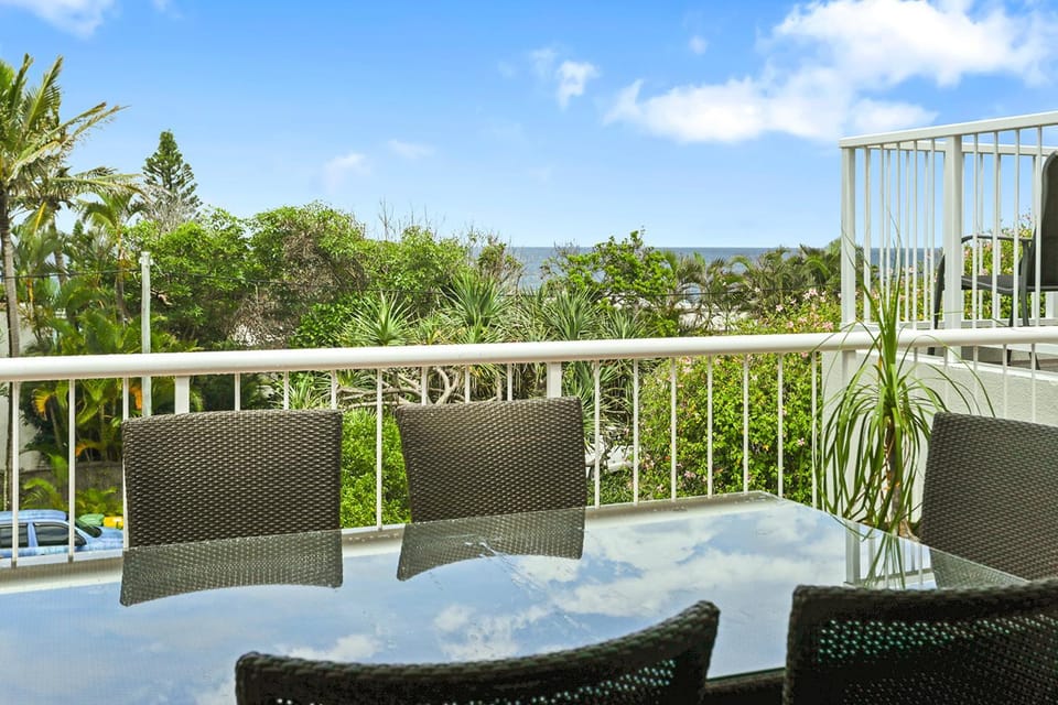 View (from property/room), Balcony/Terrace, Dining area
