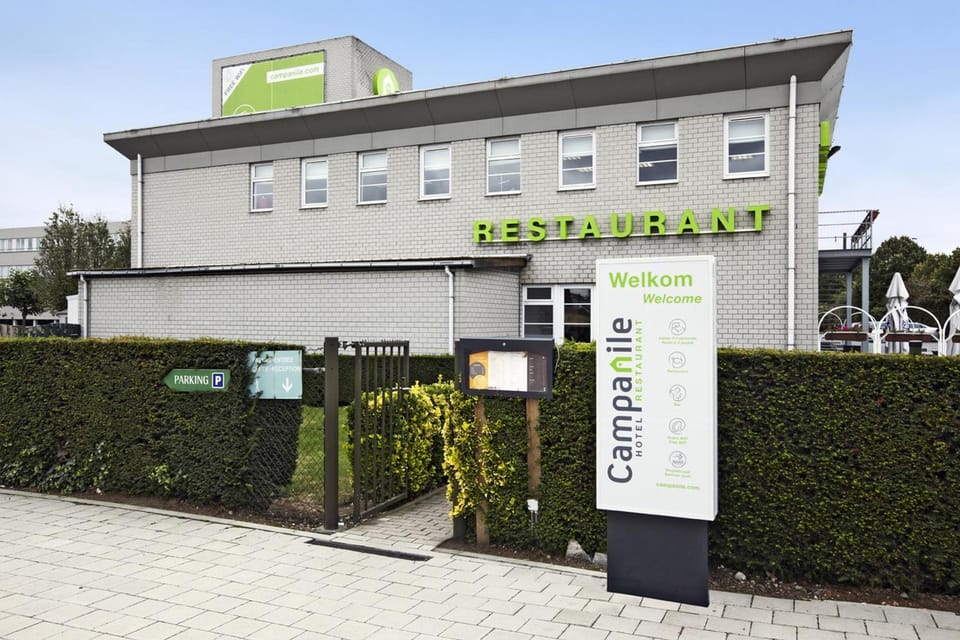 Restaurant/places to eat, Facade/entrance