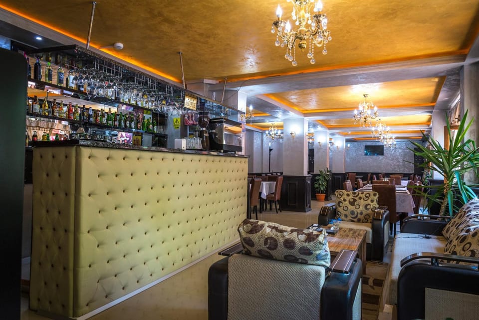 Restaurant/places to eat, Alcoholic drinks, Non alcoholic drinks
