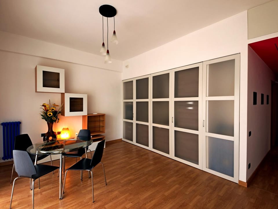 Coffee/tea facilities, Kitchen or kitchenette, Living room, Dining area, Communal kitchen