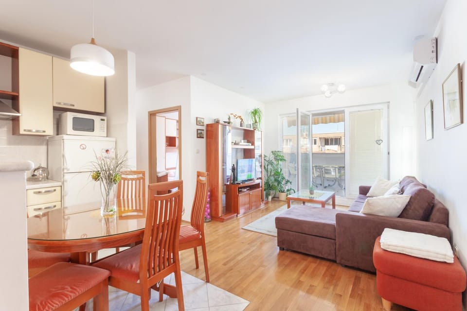 Property building, Kitchen or kitchenette, Living room