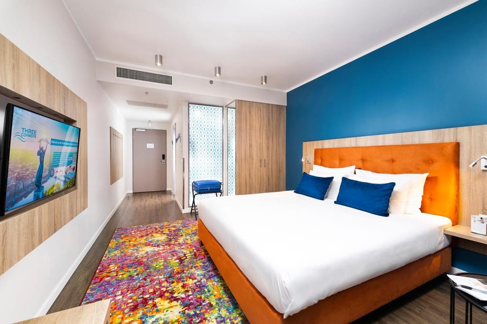 Bed, TV and multimedia, Photo of the whole room, Bedroom, wardrobe, air conditioner