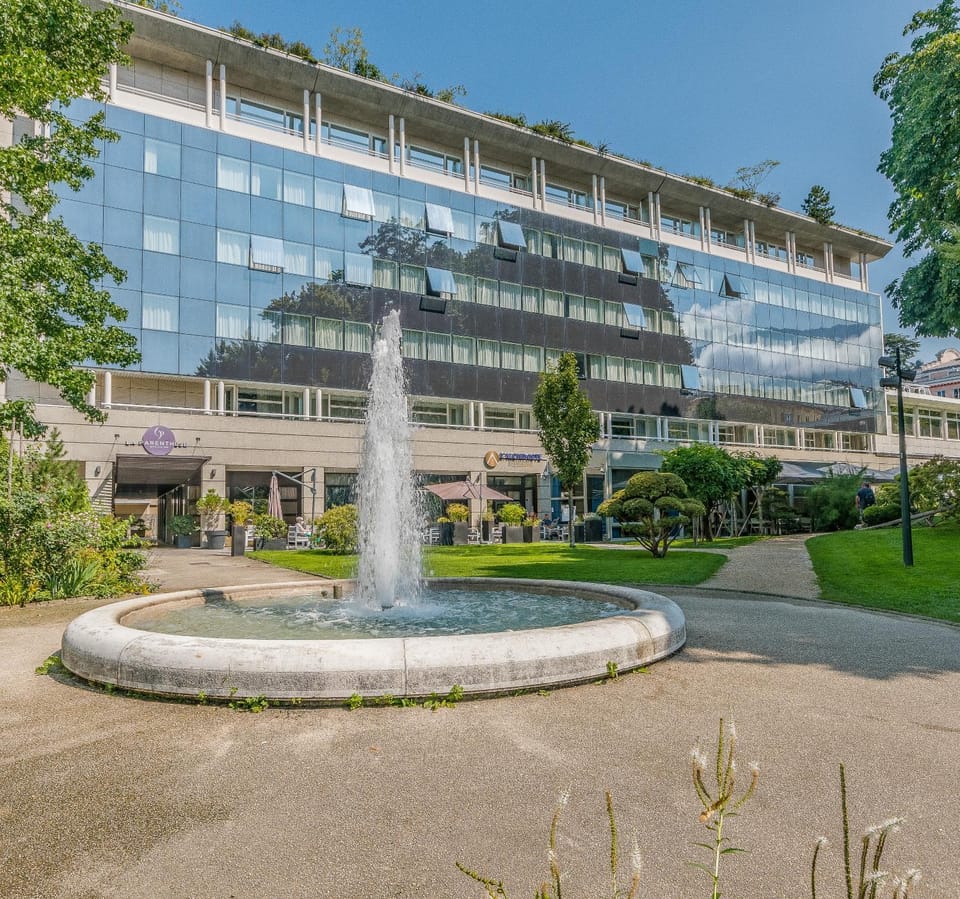 Property building, Garden view, Location