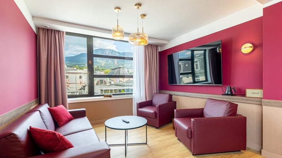 TV and multimedia, Living room, Mountain view