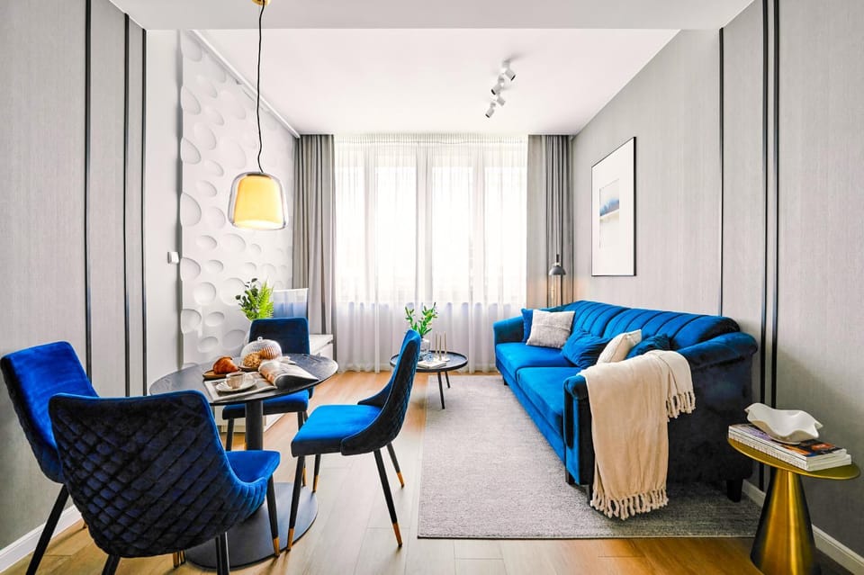 Bed, Living room, Seating area, air conditioner