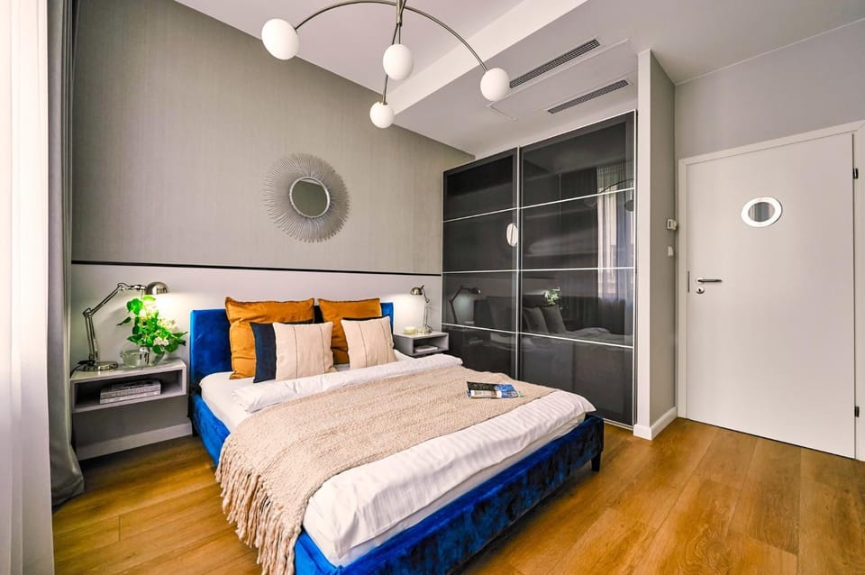 Bed, Photo of the whole room, Bedroom, towels, wardrobe, air conditioner