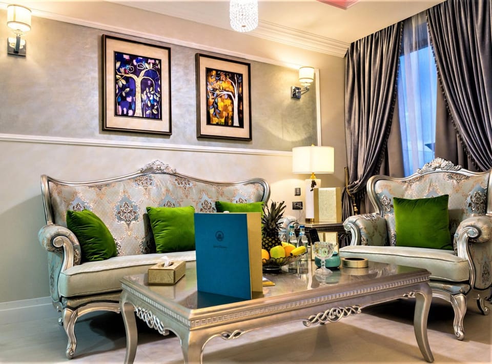Living room, Seating area