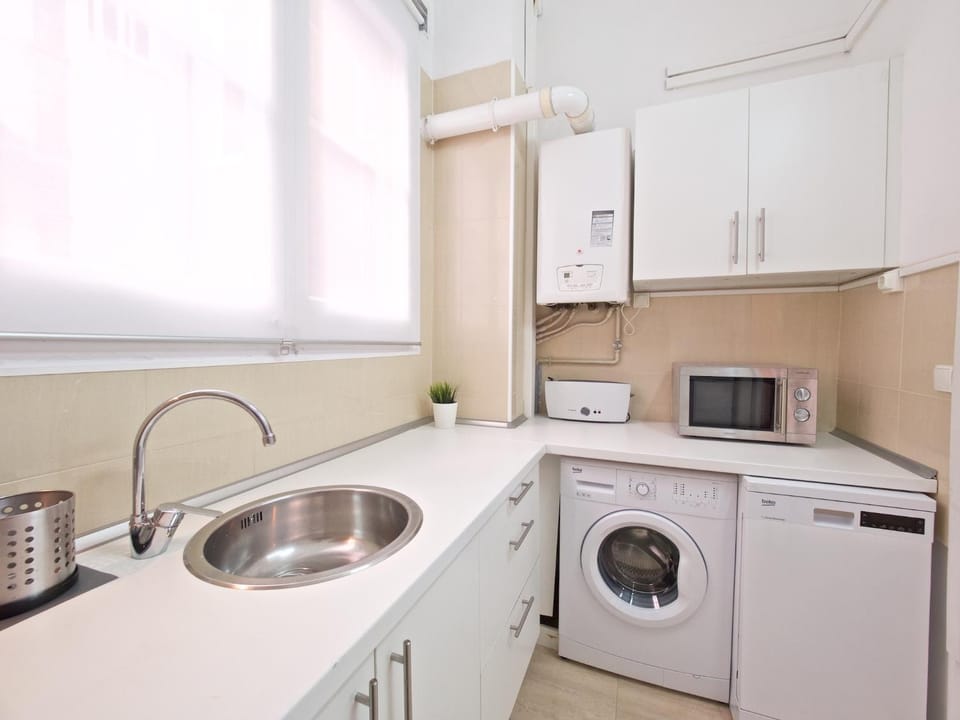 minibar, toaster, washing machine
