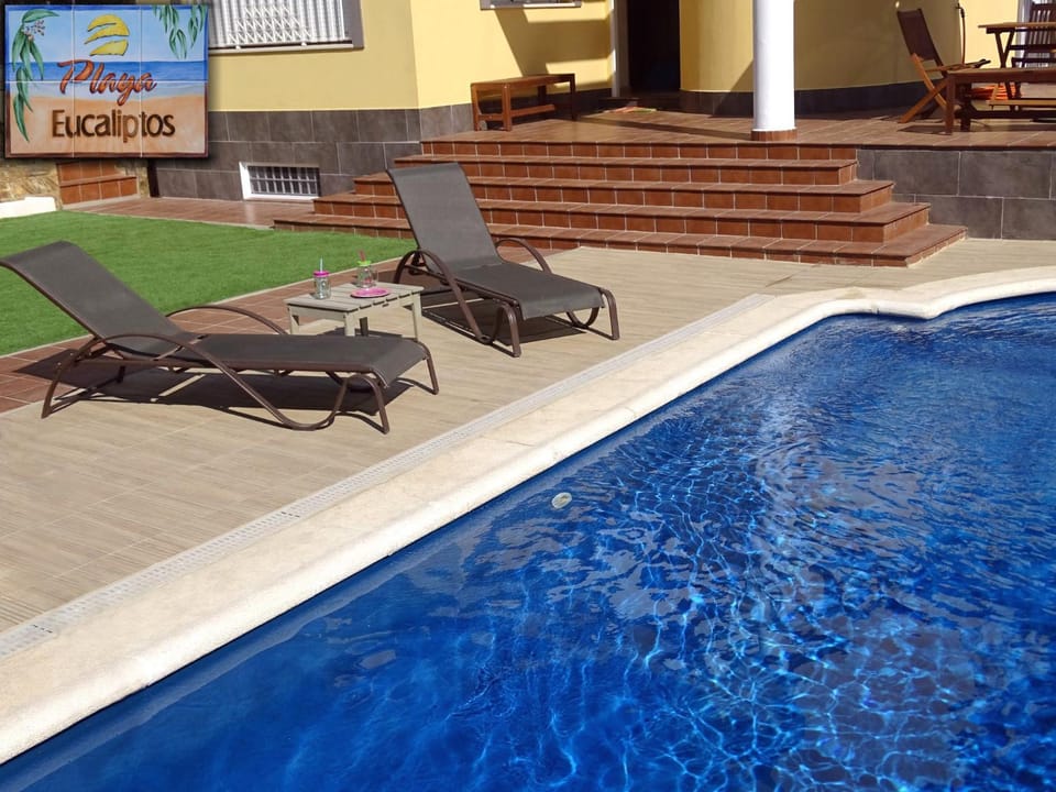 Off site, Swimming pool, sunbed