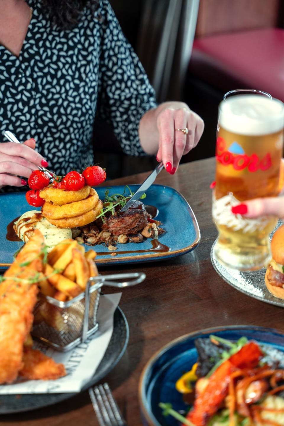 Restaurant/places to eat, Lounge or bar, Food and drinks