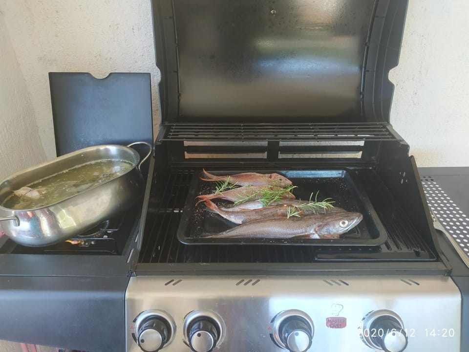 BBQ facilities, Food and drinks, Food