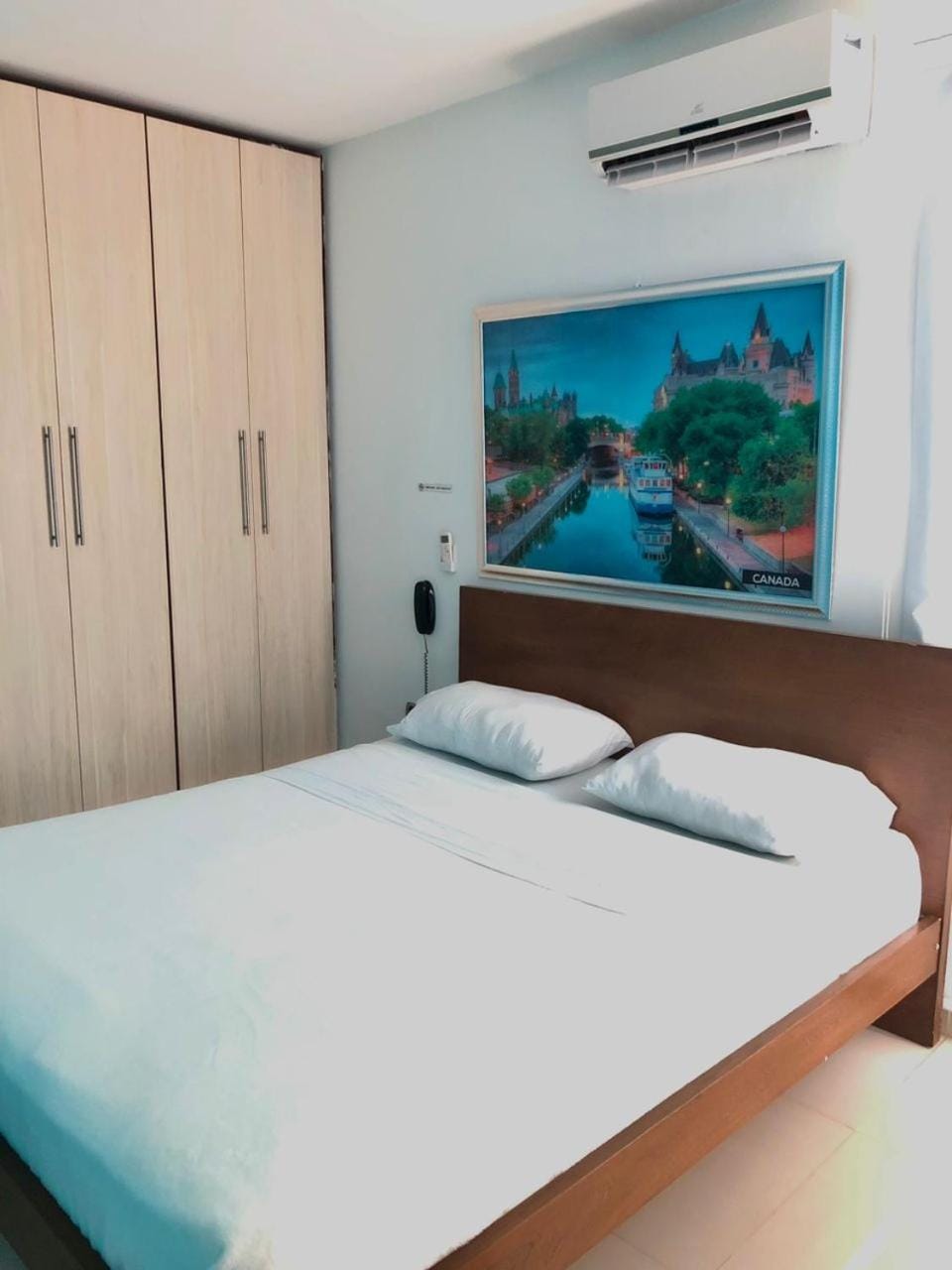 Bed, TV and multimedia, Photo of the whole room, Bedroom, wardrobe, air conditioner