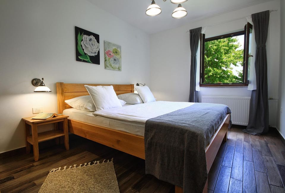 Bed, Bedroom, Garden view